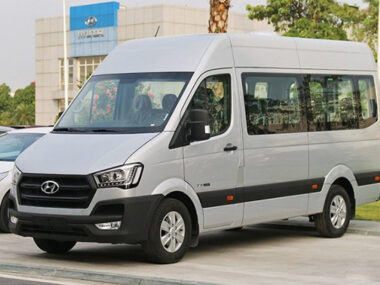 XE HYUNDAI SOLATI LIMOUSINE 16 CHỖ