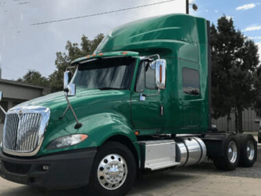 Đầu kéo Mỹ động cơ Cummins