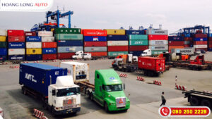 Xe dau keo hoat dong tai cang 2