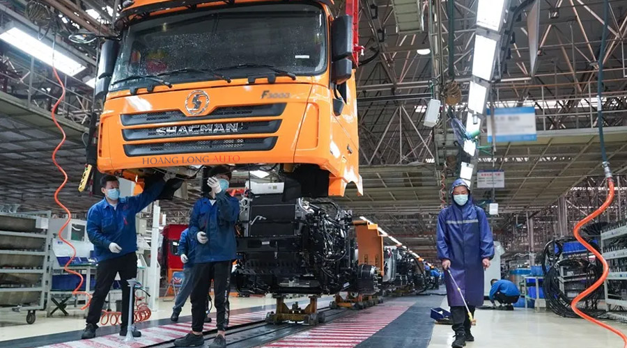 Bên trong nhà máy sản xuất xe đầu kéo