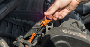 Thăm dầu nhớt động cơ xem còn tốt hay không