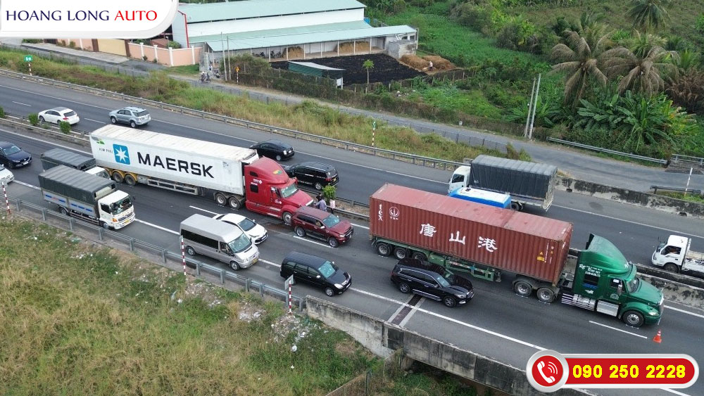 xe dau keo tren cao toc