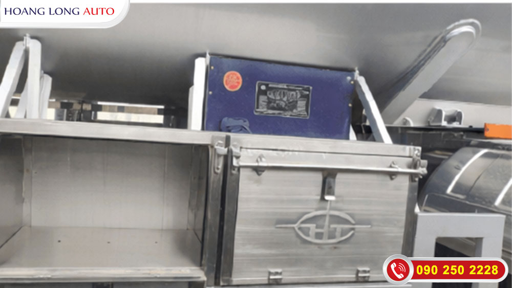 Logo HONTO trên chiếc mooc bồn