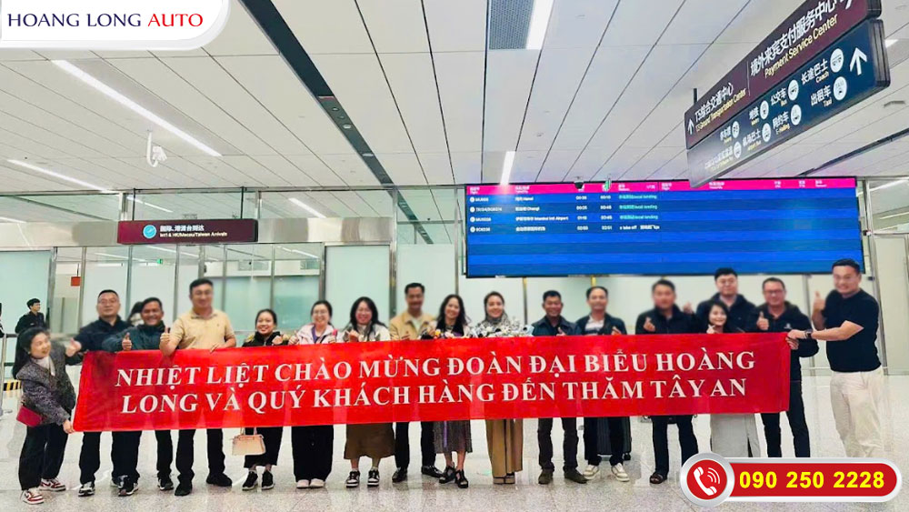 Đoàn đại biểu Hoàng Long tới sân bay thăm Tây An