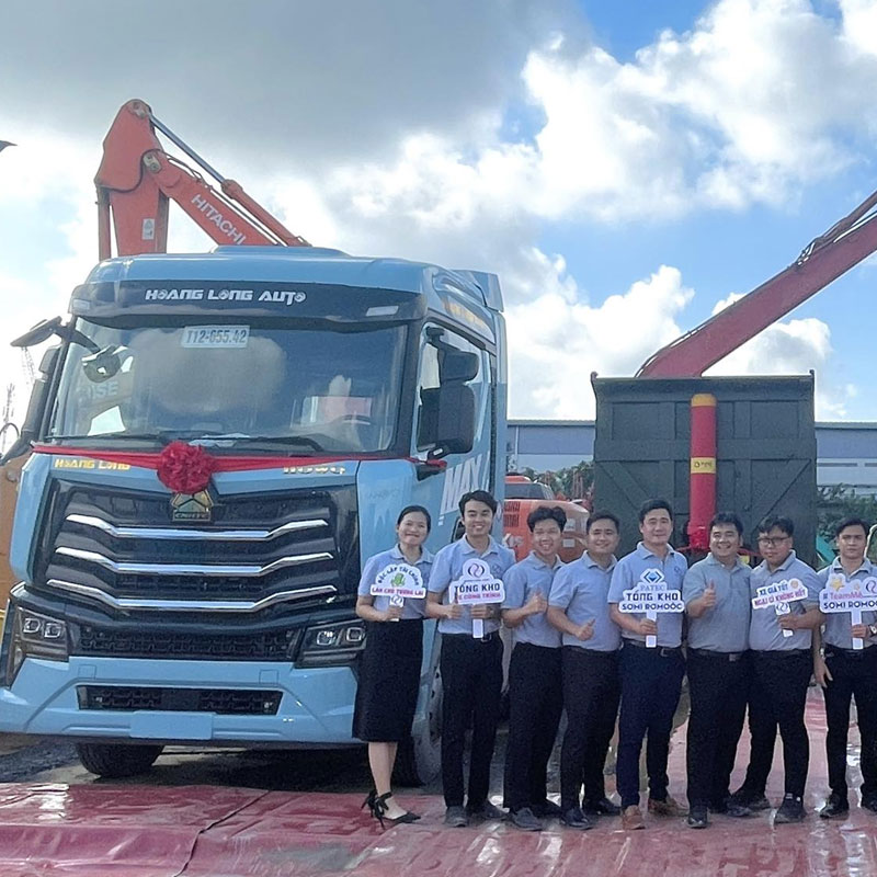 Xe đầu kéo Howo trong một buổi triển lãm giới thiệu trong ngành vận tải
