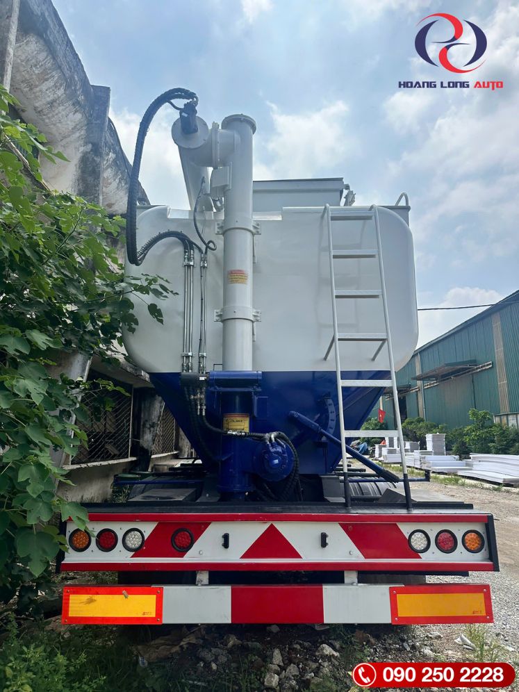 Bồn Chở Thức Ăn Chăn Nuôi Trục Vít Chengliwei
