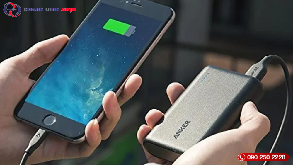 Điện thoại, sạc và pin dự phòng khi đi đường dài