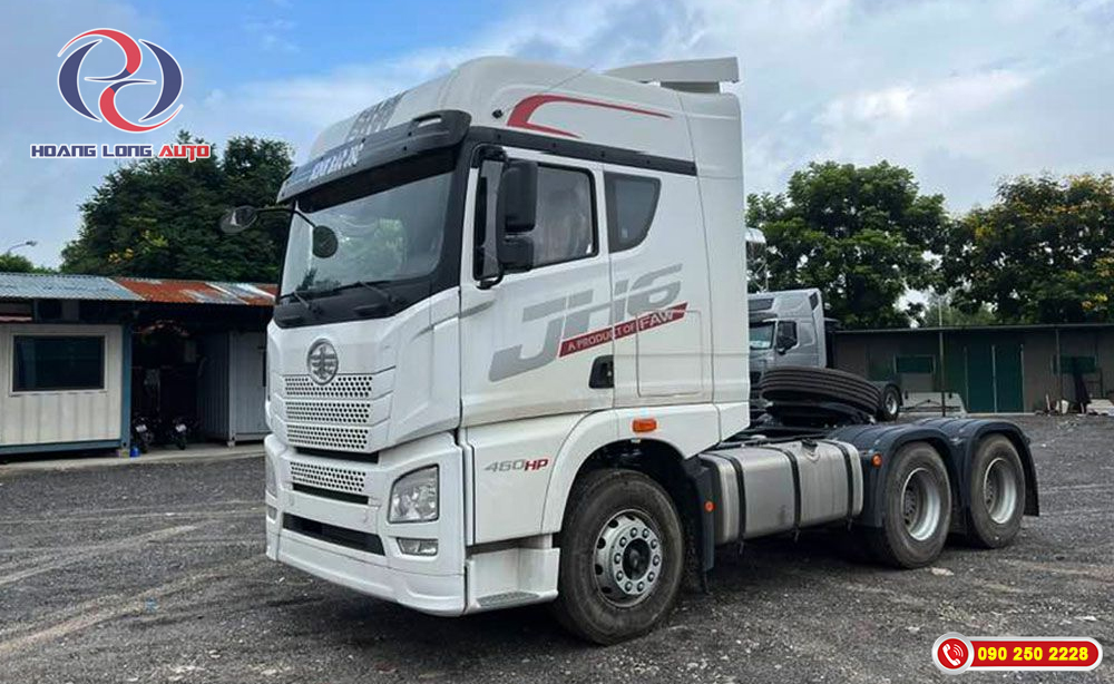 Xe đầu kéo FAW JH6 460HP màu trắng