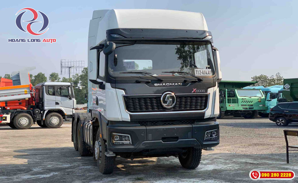 Xe shacman 440HP chuẩn bị bàn giao cho khách tại Hoàng Long Auto
