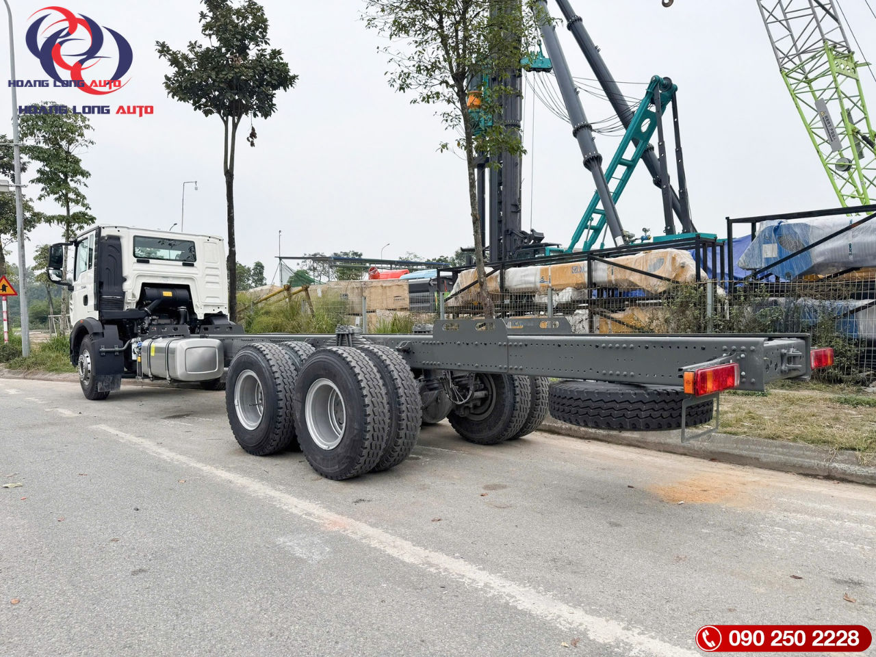 Xe tải thùng HOWO 3 chân (1)